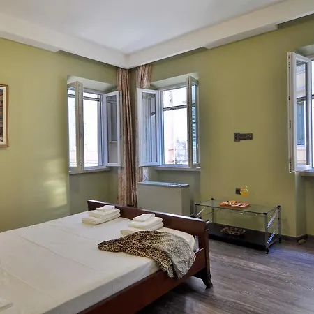 Lemonia Luxury Apartment *